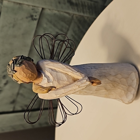 Willow Tree | Celebrate Figurine with Angel Wings by Susan Lordi - Picture 2 of 11